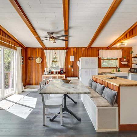 Lakefront Poconos Vacation Rental With Swim Dock! Long Pond エクステリア 写真