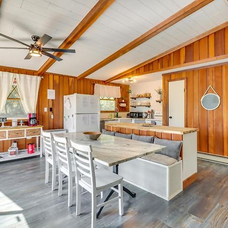 Lakefront Poconos Vacation Rental With Swim Dock! Long Pond エクステリア 写真