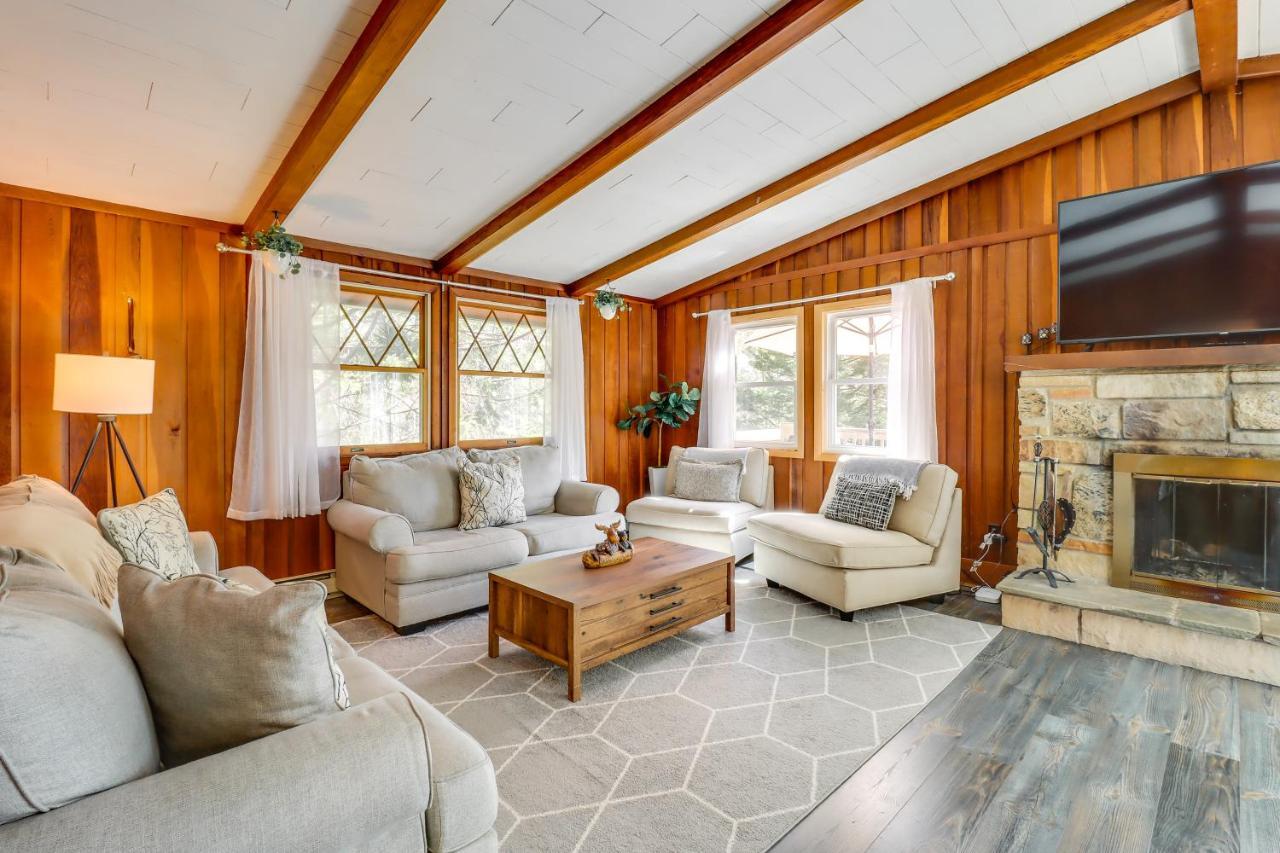 Lakefront Poconos Vacation Rental With Swim Dock! Long Pond エクステリア 写真