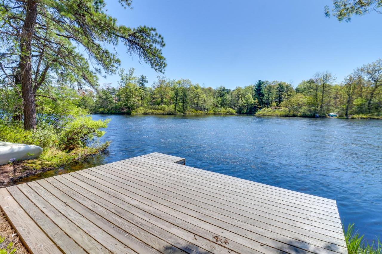 Lakefront Poconos Vacation Rental With Swim Dock! Long Pond エクステリア 写真