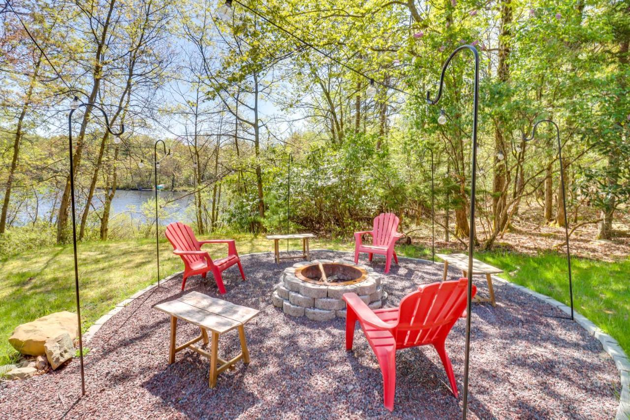 Lakefront Poconos Vacation Rental With Swim Dock! Long Pond エクステリア 写真