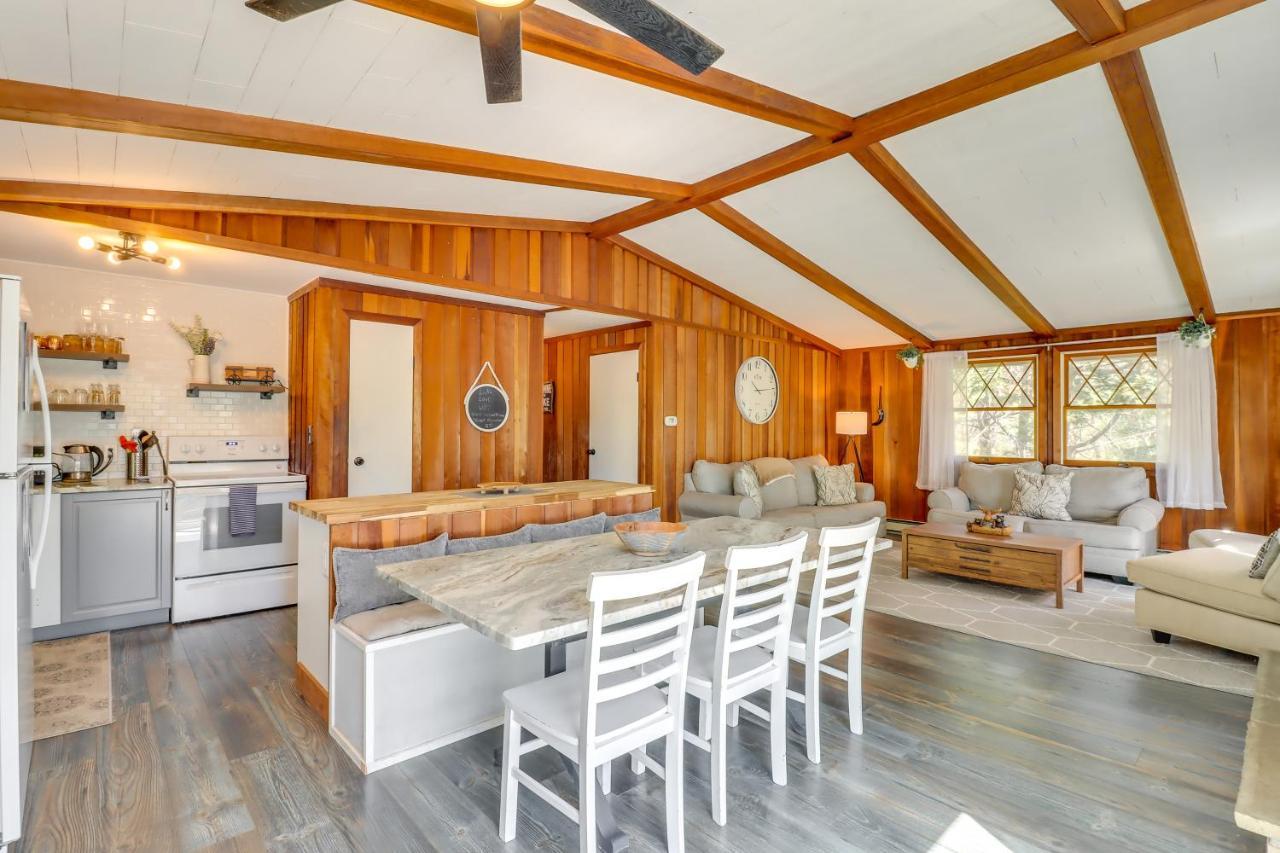 Lakefront Poconos Vacation Rental With Swim Dock! Long Pond エクステリア 写真