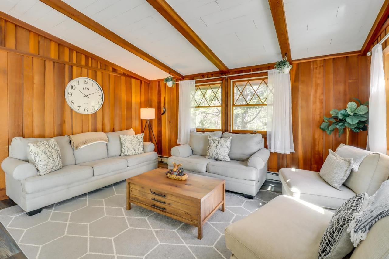 Lakefront Poconos Vacation Rental With Swim Dock! Long Pond エクステリア 写真