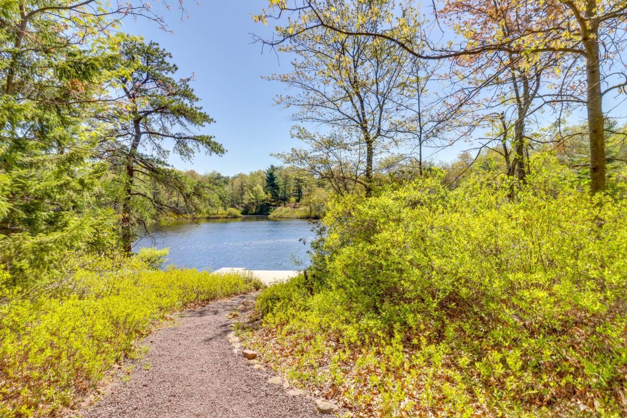 Lakefront Poconos Vacation Rental With Swim Dock! Long Pond エクステリア 写真