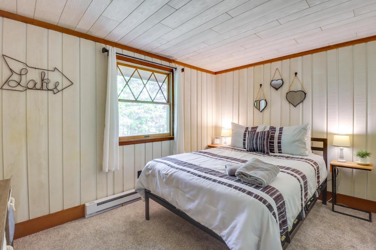 Lakefront Poconos Vacation Rental With Swim Dock! Long Pond エクステリア 写真