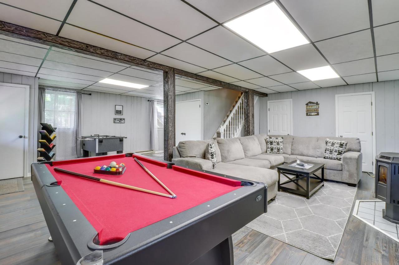 Lakefront Poconos Vacation Rental With Swim Dock! Long Pond エクステリア 写真