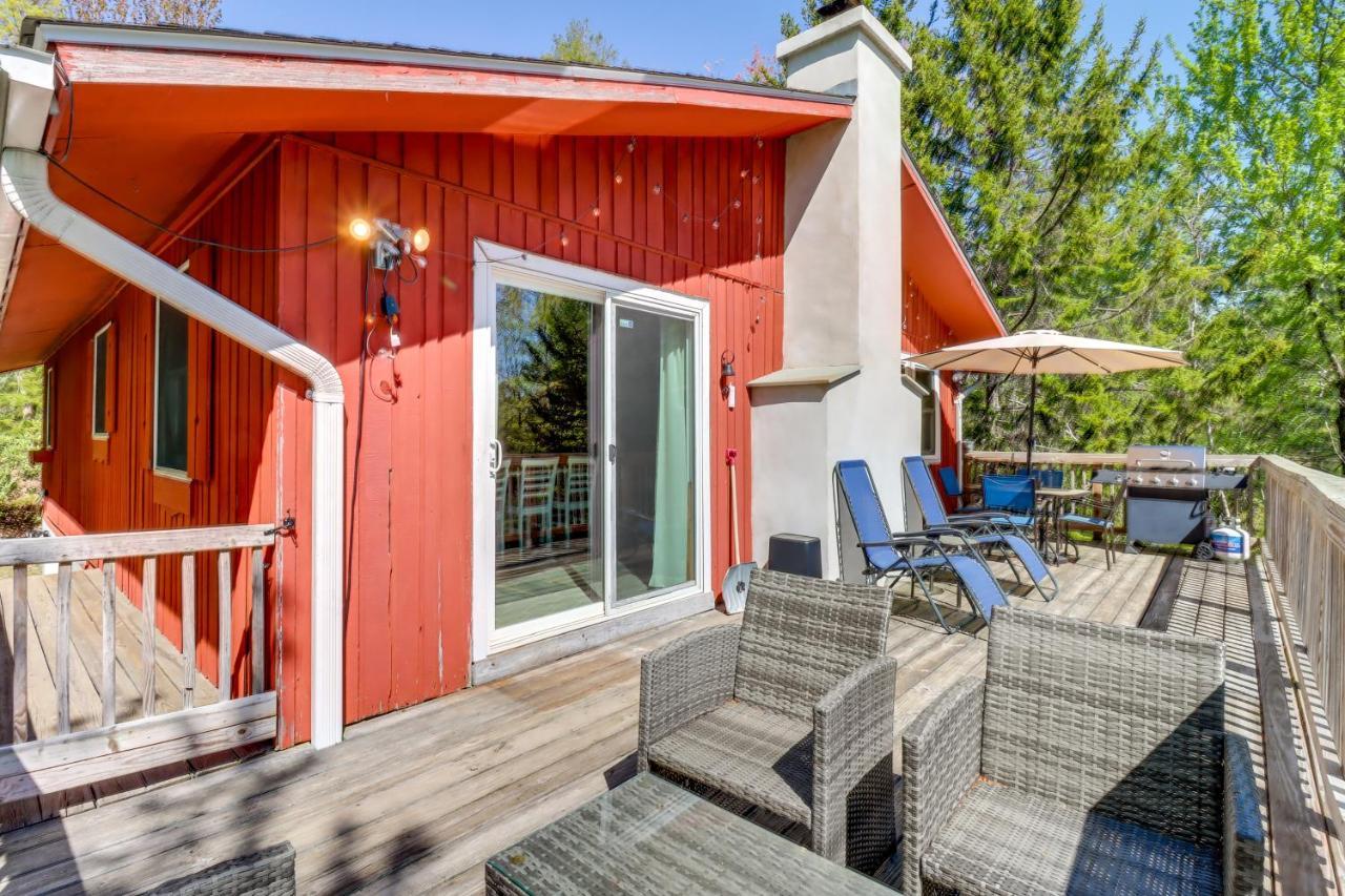 Lakefront Poconos Vacation Rental With Swim Dock! Long Pond エクステリア 写真
