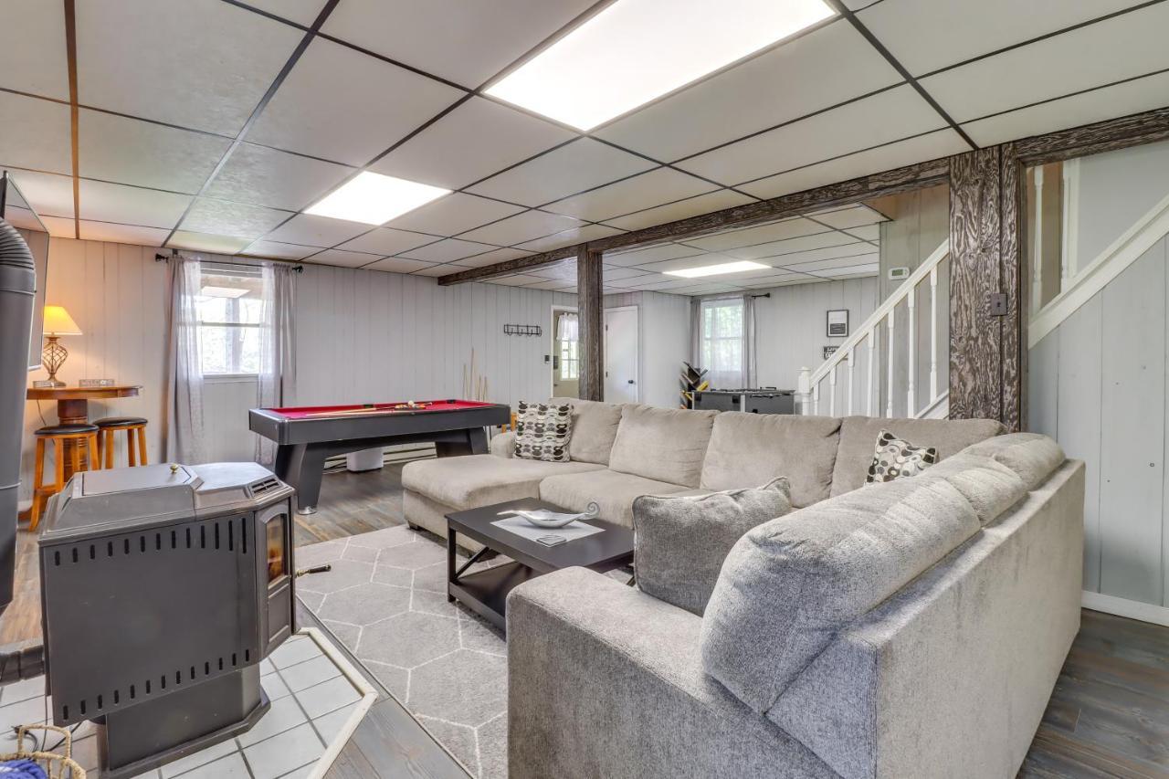 Lakefront Poconos Vacation Rental With Swim Dock! Long Pond エクステリア 写真