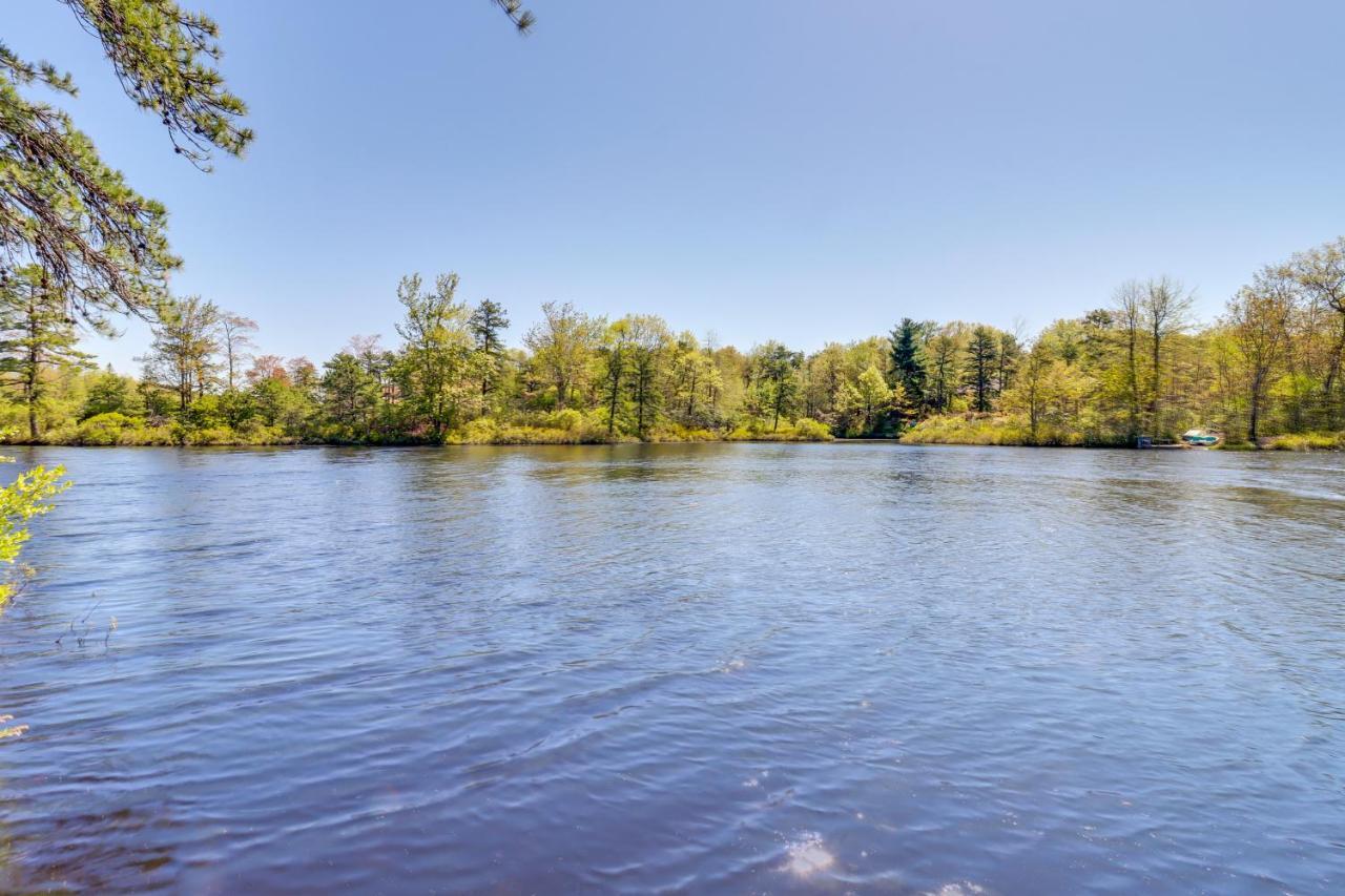 Lakefront Poconos Vacation Rental With Swim Dock! Long Pond エクステリア 写真