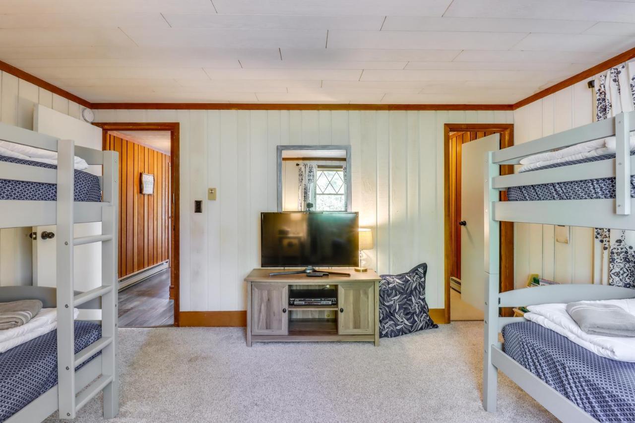 Lakefront Poconos Vacation Rental With Swim Dock! Long Pond エクステリア 写真