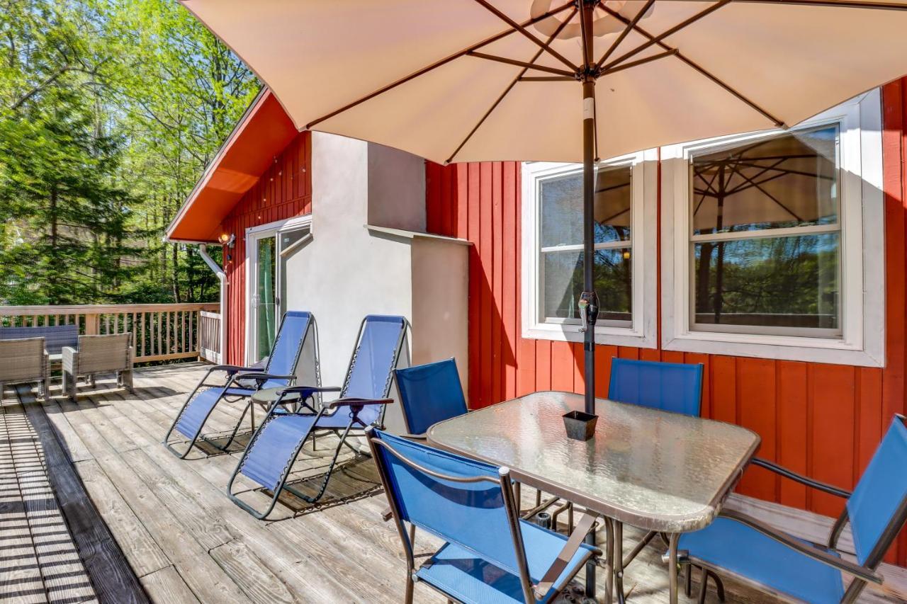 Lakefront Poconos Vacation Rental With Swim Dock! Long Pond エクステリア 写真